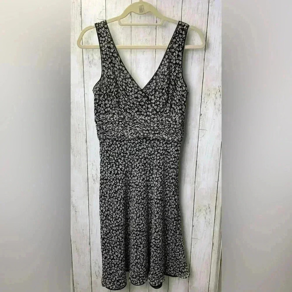 Ann Taylor 100% Silk Floral Dress Black Size 4 Spring/Summer/Special Occasion - Picture 1 of 11